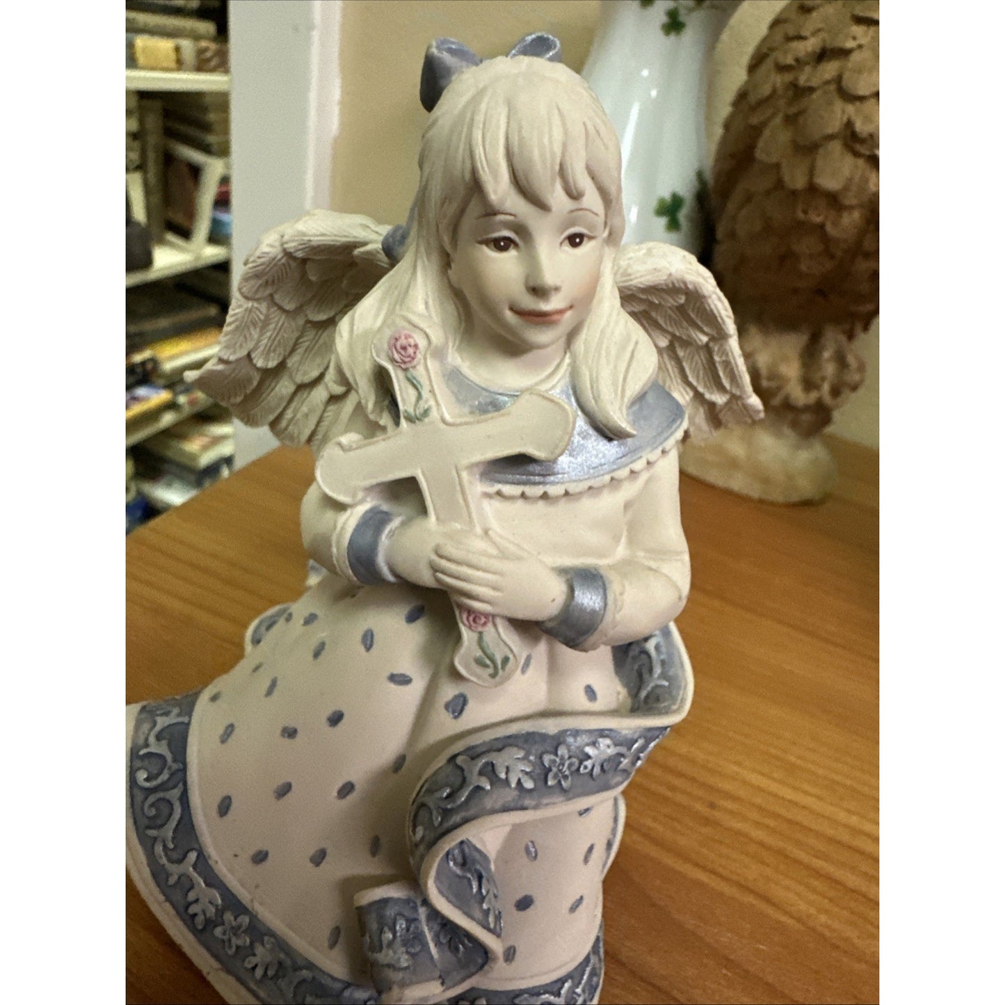 Sarah's Angels 2003 ANGEL WITH CROSS Figurine Linda Mae by Pavillion #02090