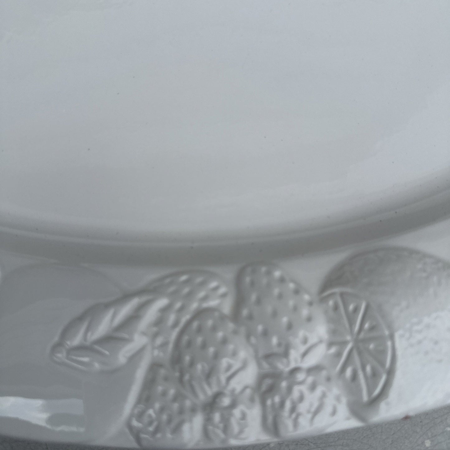 Gibson USA Everyday China White Embossed Raised Fruit Oval Platter 19''x14"x1.5"