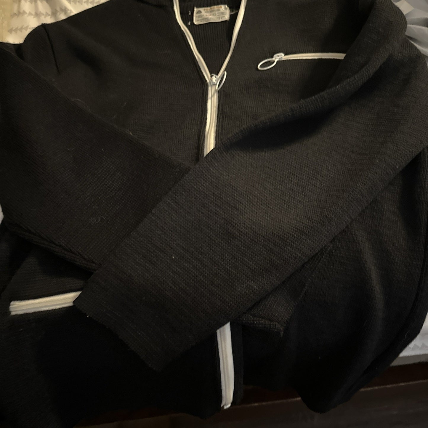 Vintage Tundra Pure Virgin Wool Full Zip Knit Sweater Ladies