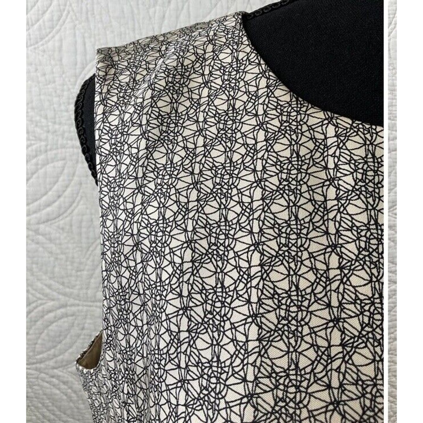 Pre-Owned Women’s Miss Wu Lace Print Silk Twill Dress, Cream & Black color, Sz 10
