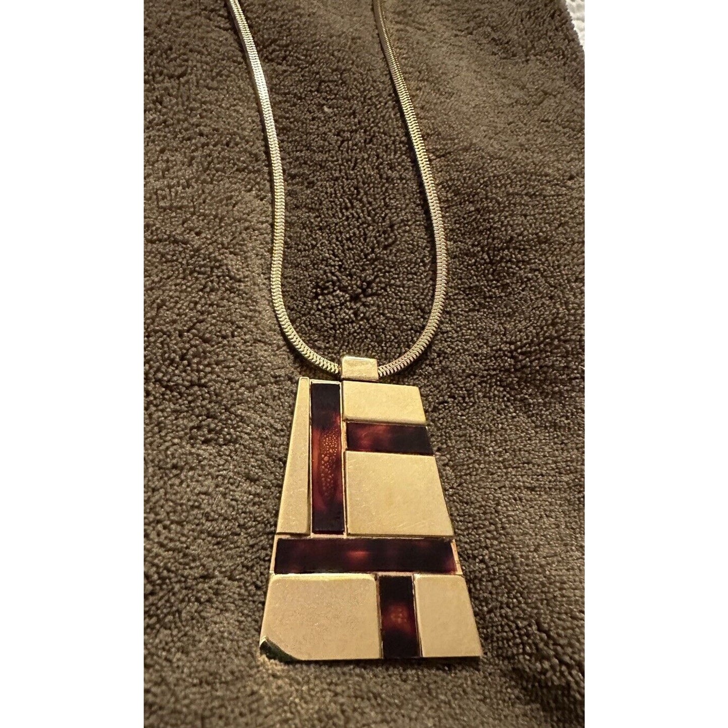Crown Trifari Tortoise Lucite Inlay Pendant Gold Tone Chain Necklace Choker 14"