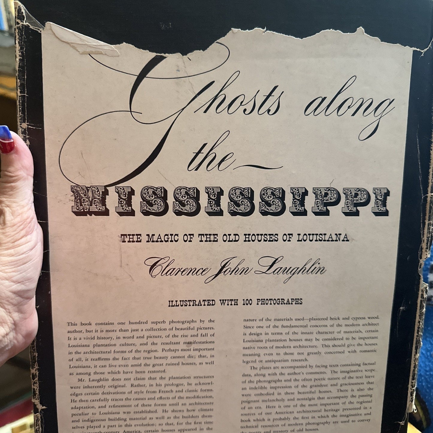 Ghosts Along the Mississippi: The Magic of the Old Houses of Louisiana, Loughlin
