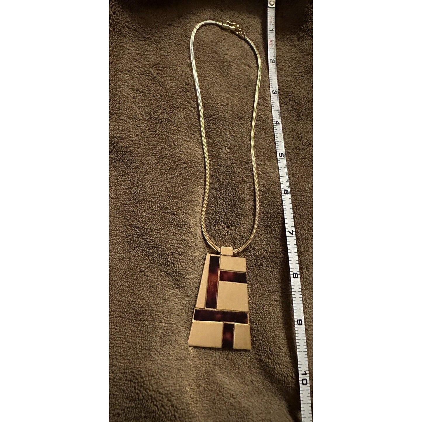 Crown Trifari Tortoise Lucite Inlay Pendant Gold Tone Chain Necklace Choker 14"