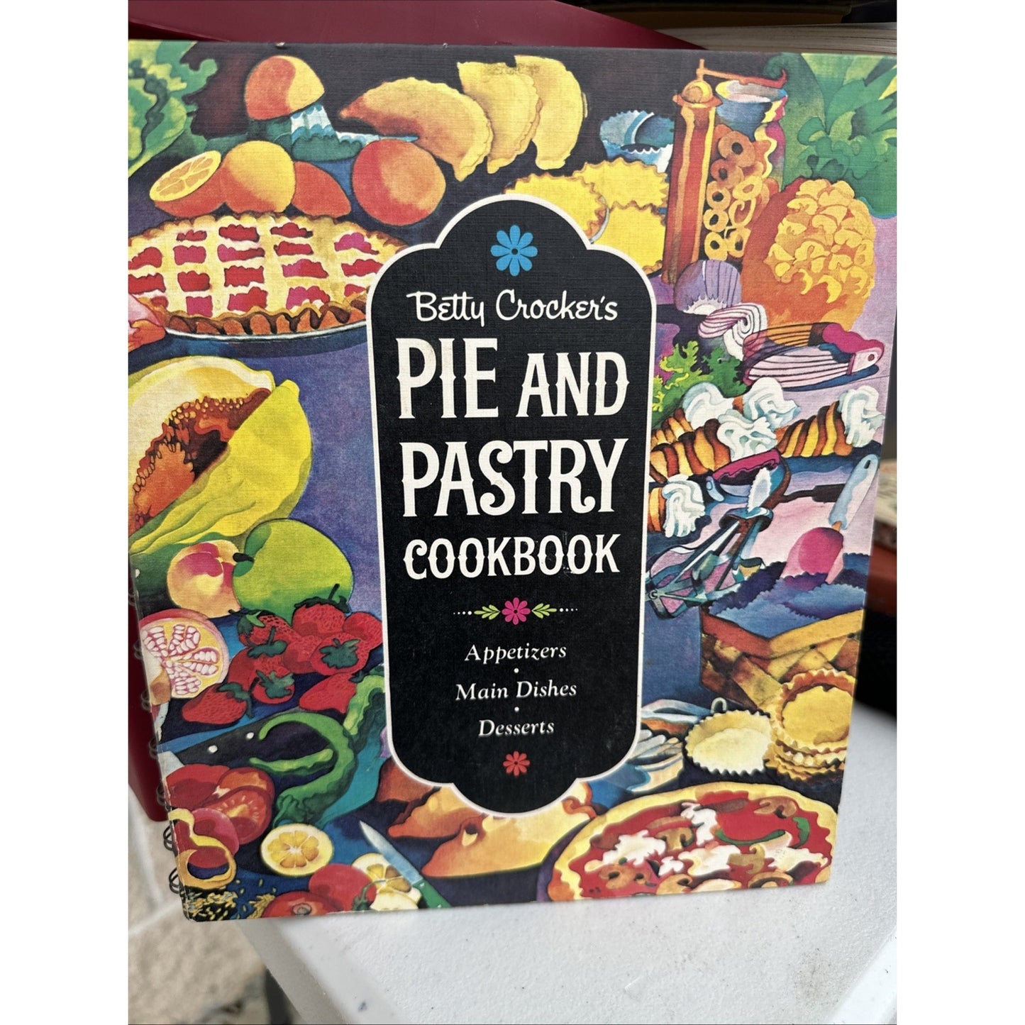 Betty Crocker's Pie and Pastry Cookbook Party Potluck Recipes 1st Ed 1968