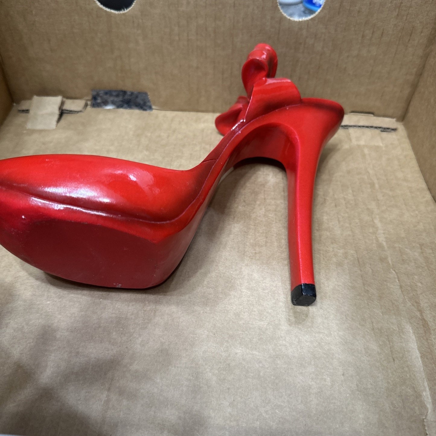 Red High Heel Stiletto Decorative Wine Bottle Holder