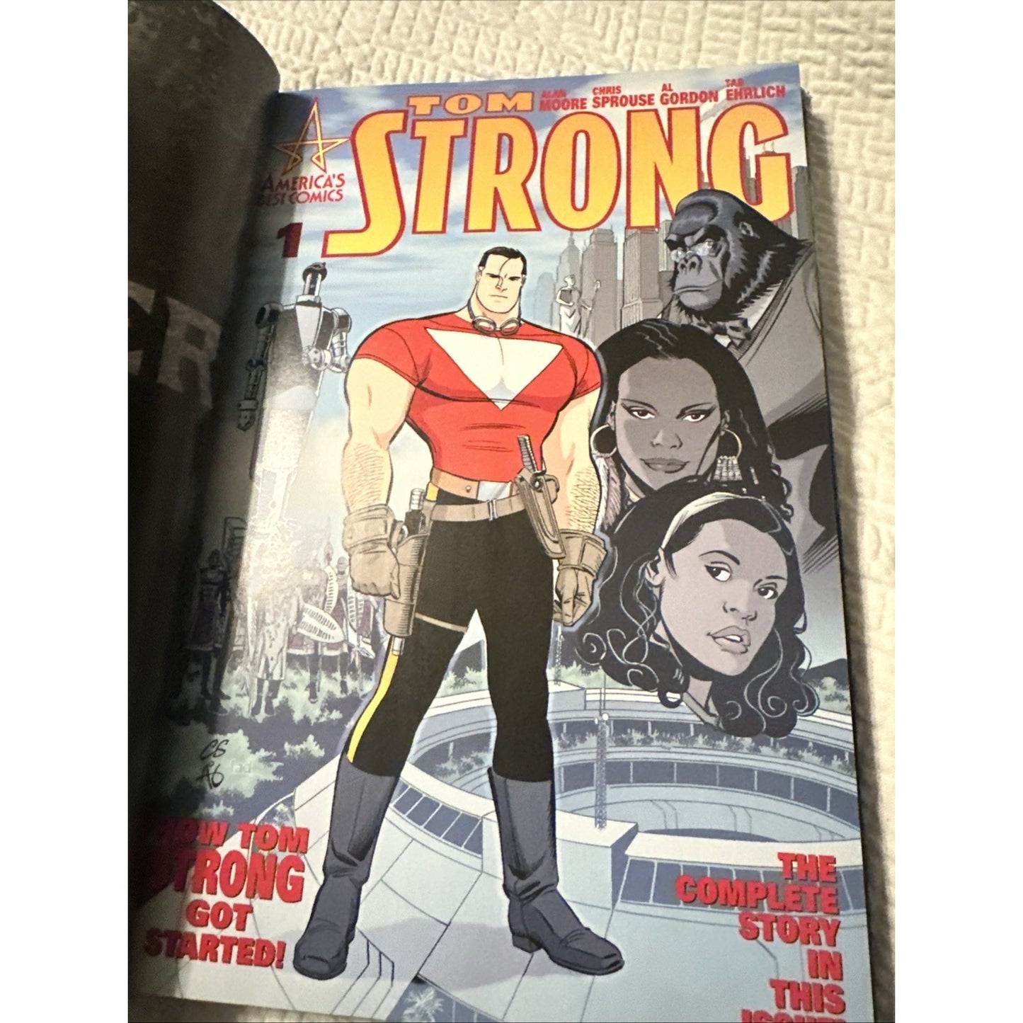Tom Strong Deluxe Edition Volume 1 (2009) Alan Moore