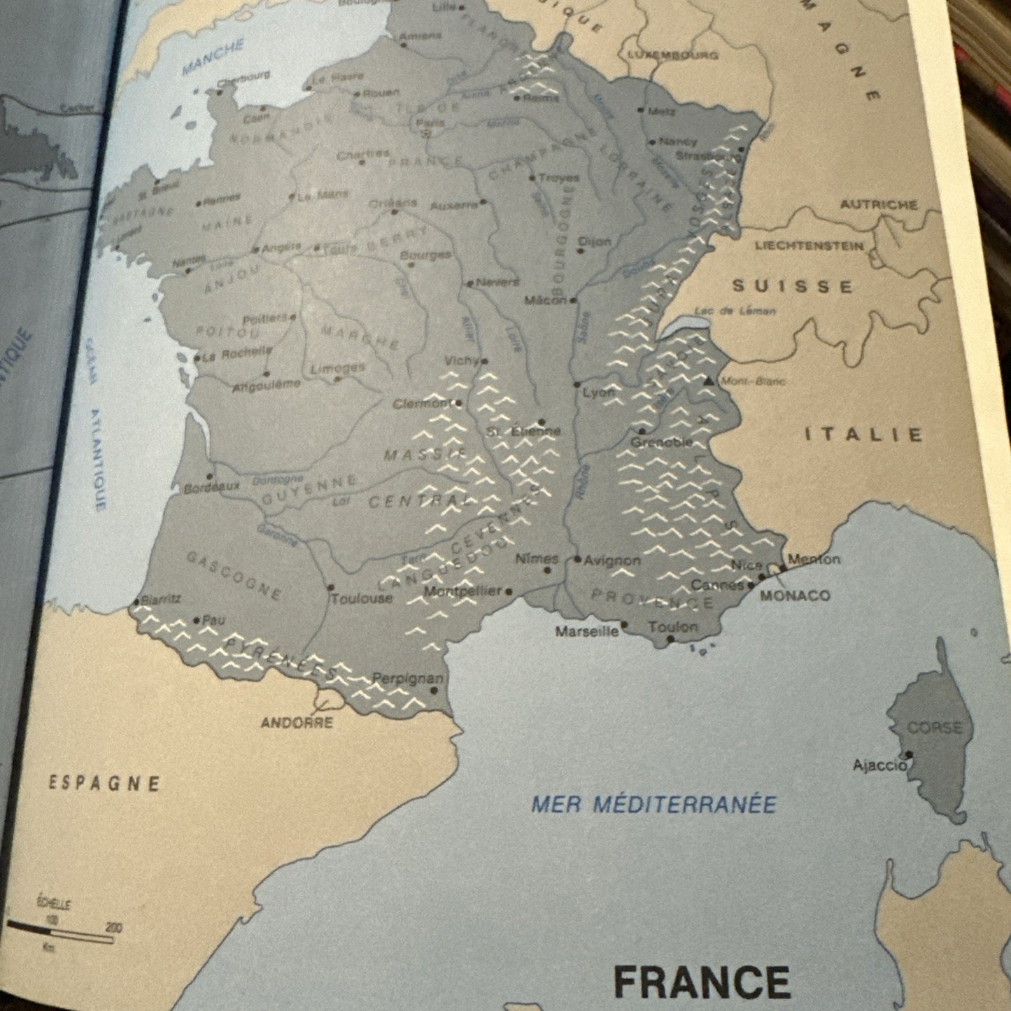 Theme et Variations : An Introduction to French Language and Culture