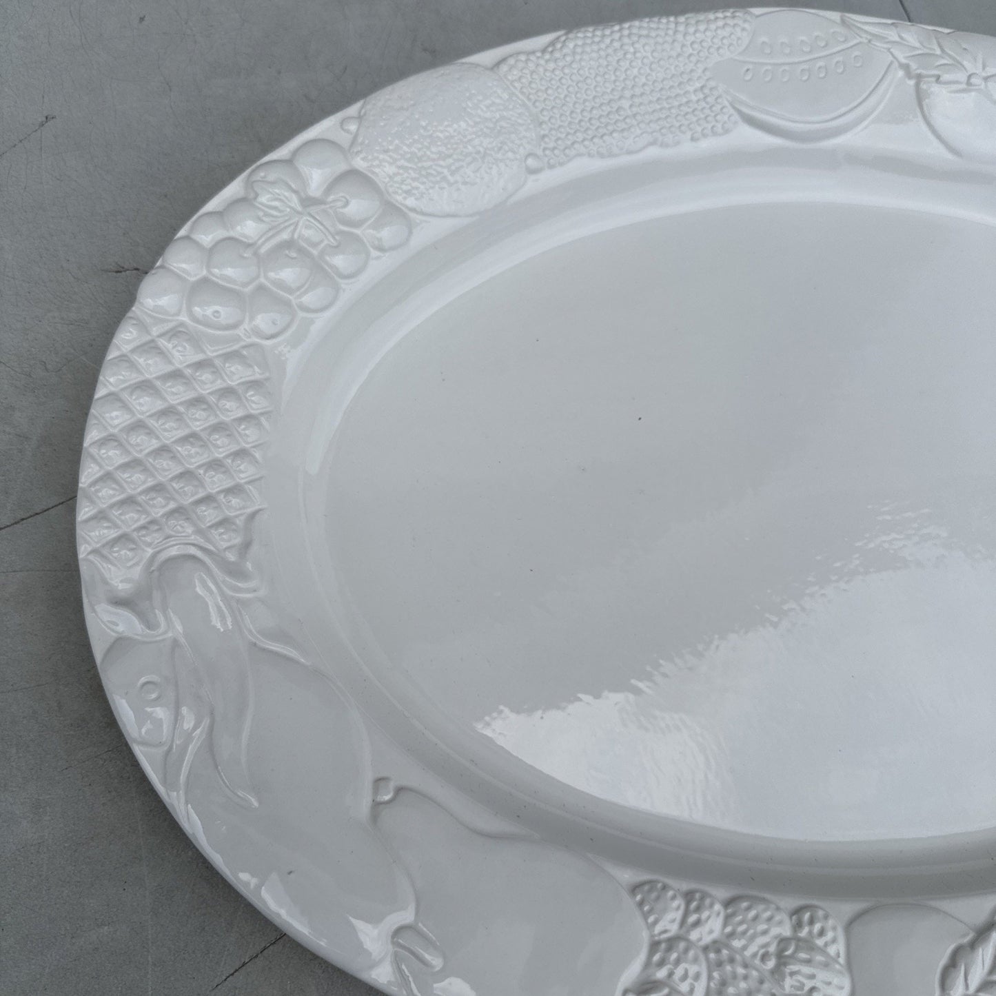 Gibson USA Everyday China White Embossed Raised Fruit Oval Platter 19''x14"x1.5"