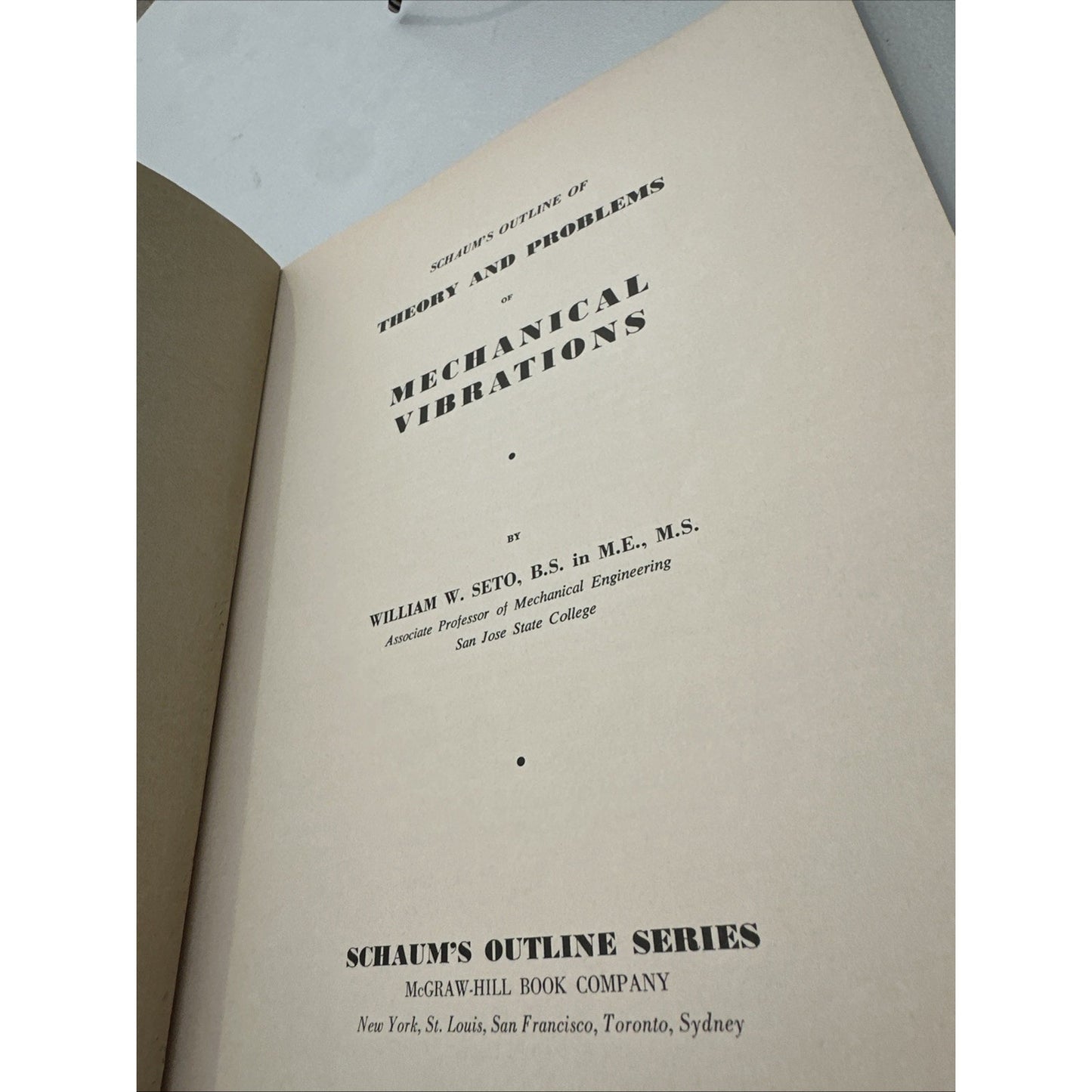 Schaum's Outline Ser: Theory & Problems Mechanical Vibrations by William Seto SC