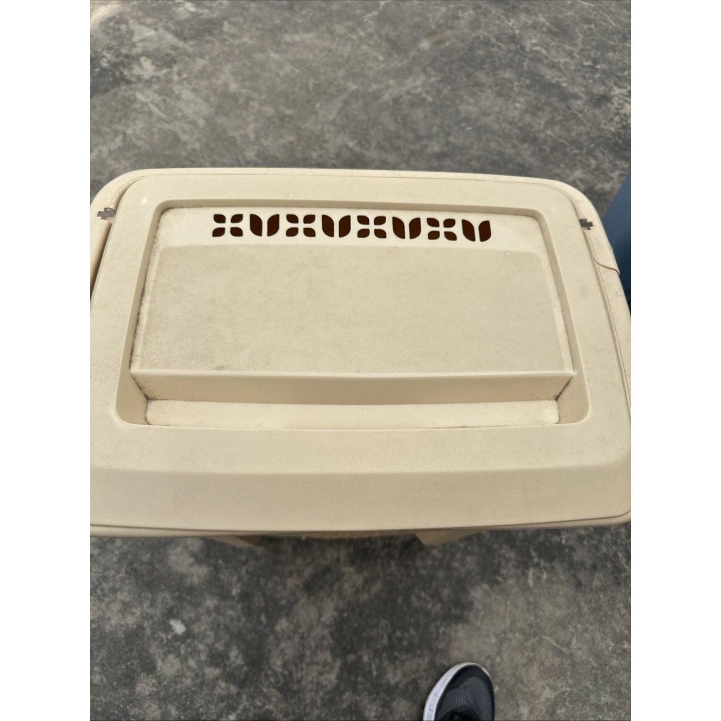 Vintage Rubbermaid Hamper Tulip design beige Almond model 2789