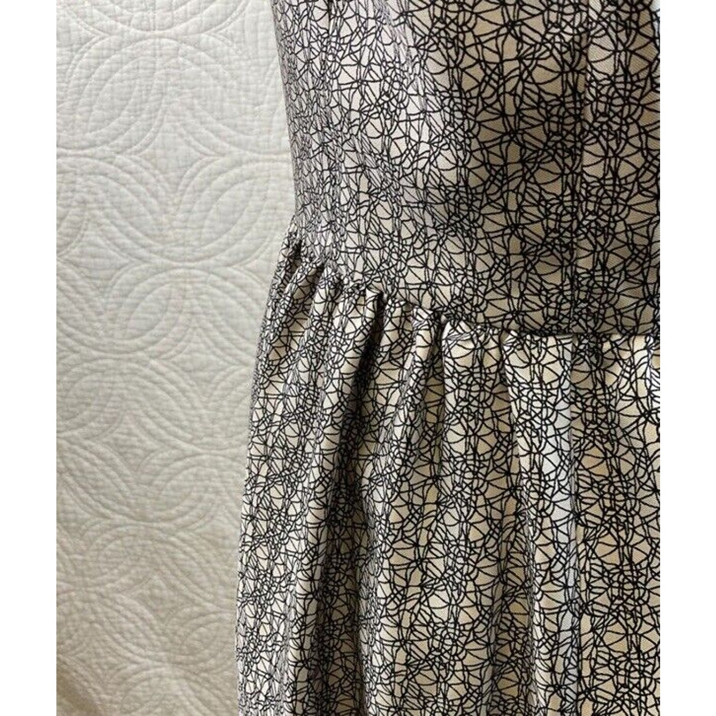 Pre-Owned Women’s Miss Wu Lace Print Silk Twill Dress, Cream & Black color, Sz 10