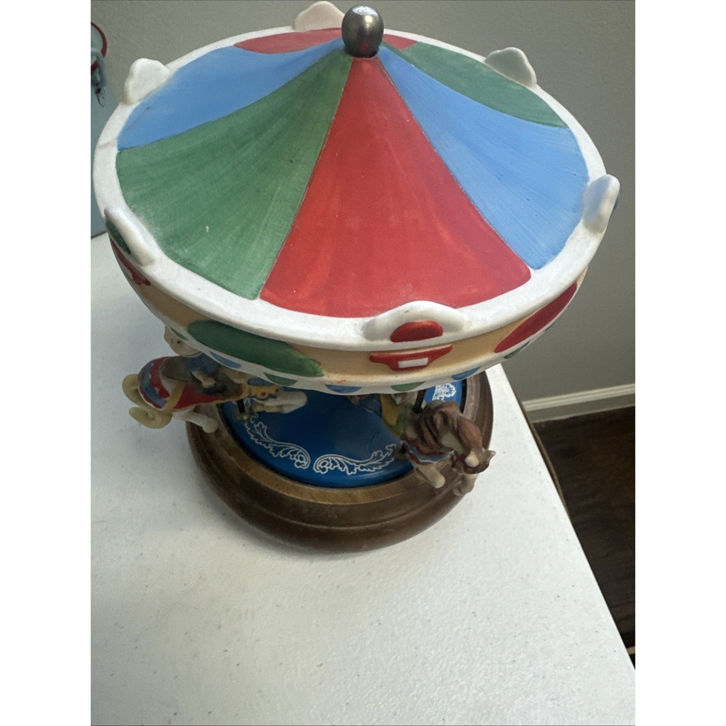 Peanuts / Snoopy Willitts #8113 Music Box: Merry Go Round Plays " Tales From ..