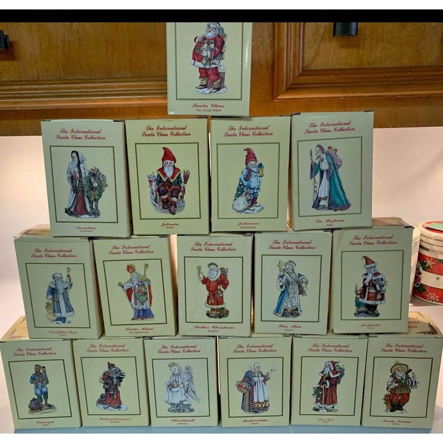 International Santa Claus collection of 16 Collectable Vintage Christmas