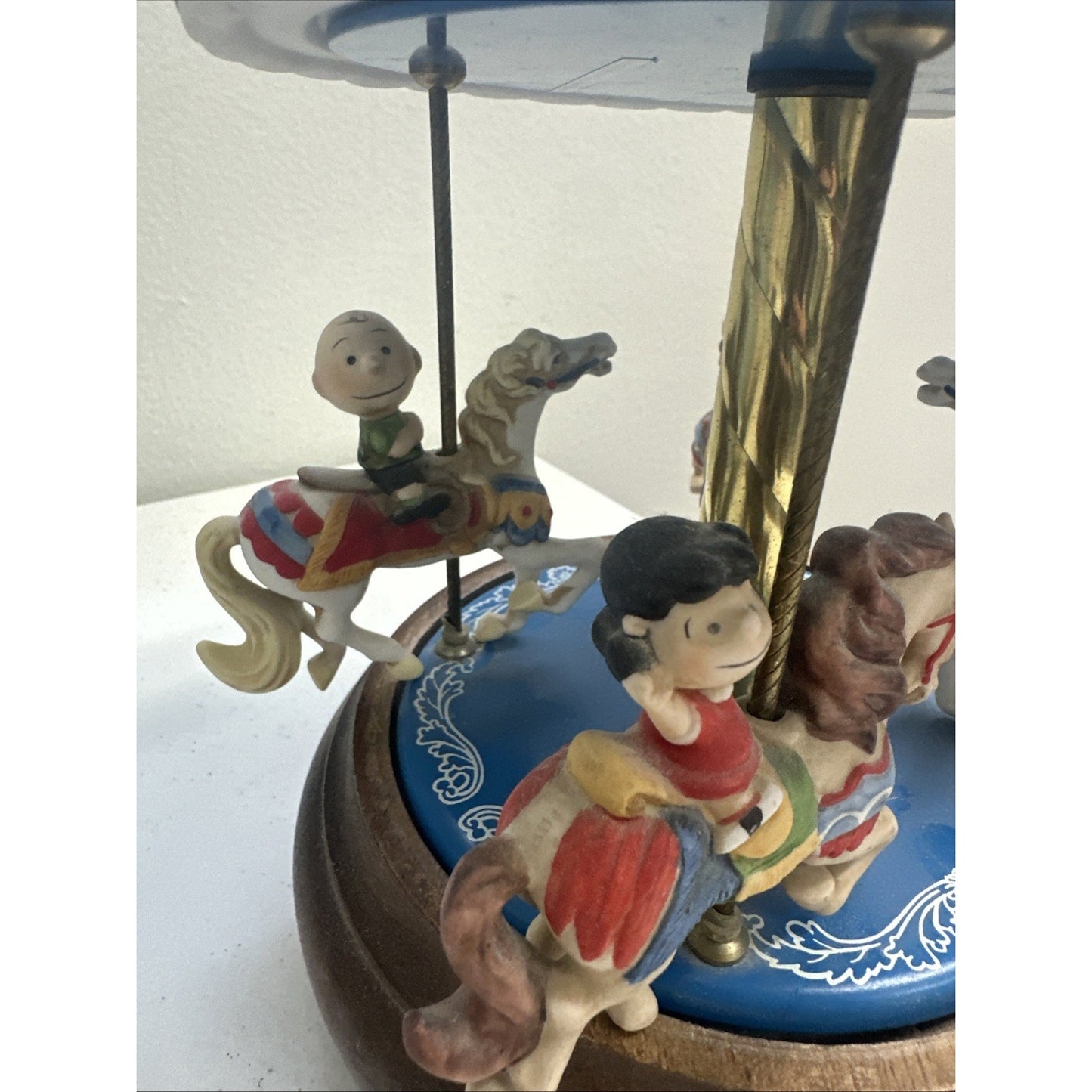 Peanuts / Snoopy Willitts #8113 Music Box: Merry Go Round Plays " Tales From ..