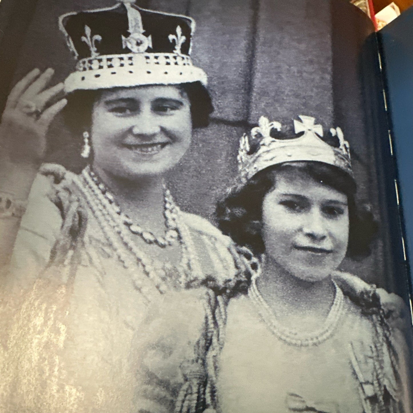 The Queen: The Life and Times of El..., Ryan, Catherine