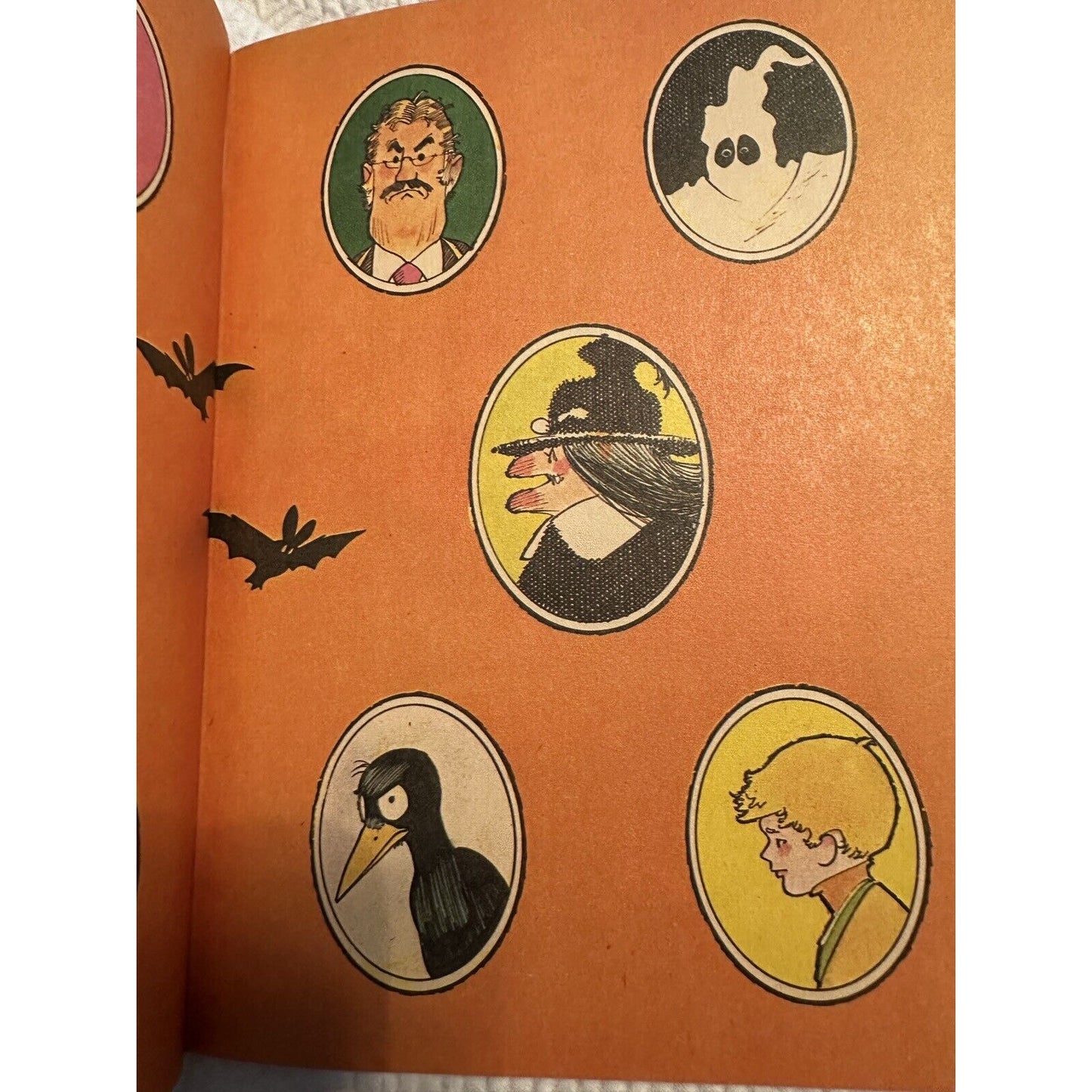 Old Witch Rescues Halloween Vintage Wende, Harry Devlin 1st Printing 1974