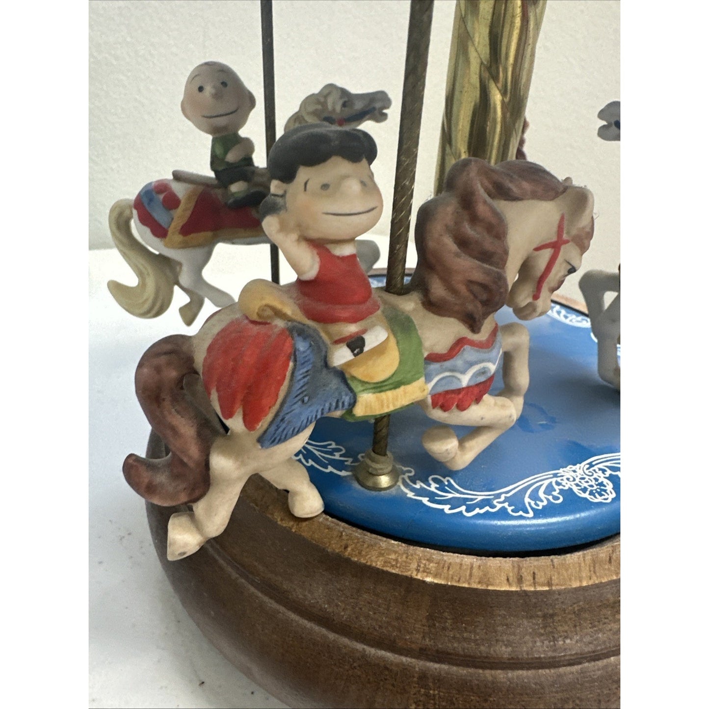 Peanuts / Snoopy Willitts #8113 Music Box: Merry Go Round Plays " Tales From ..