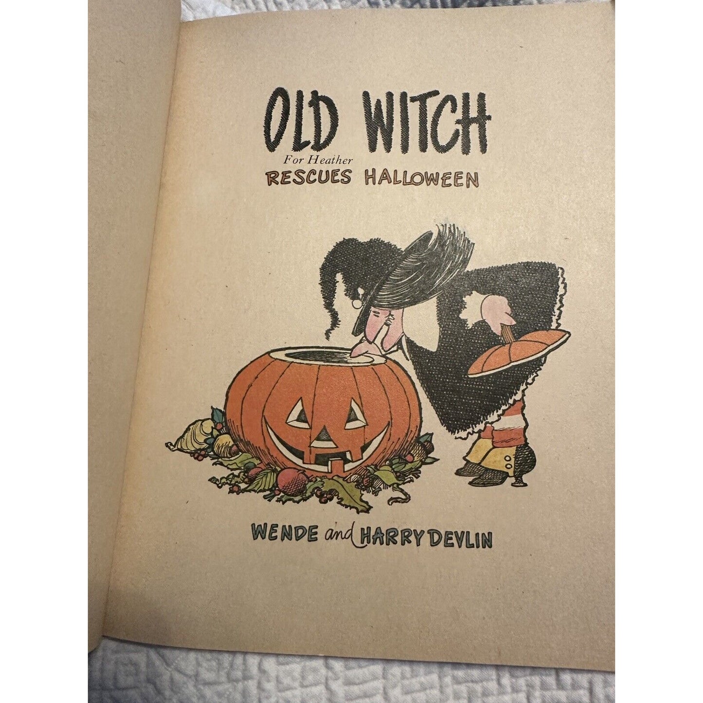 Old Witch Rescues Halloween Vintage Wende, Harry Devlin 1st Printing 1974