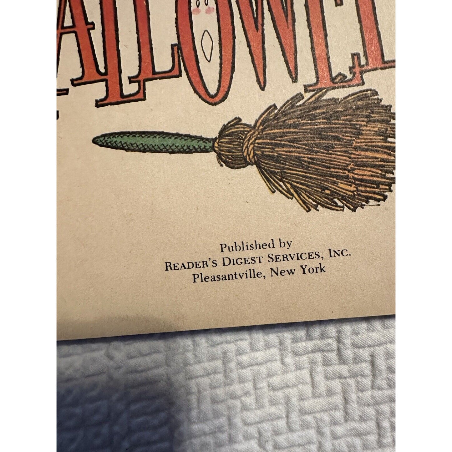 Old Witch Rescues Halloween Vintage Wende, Harry Devlin 1st Printing 1974