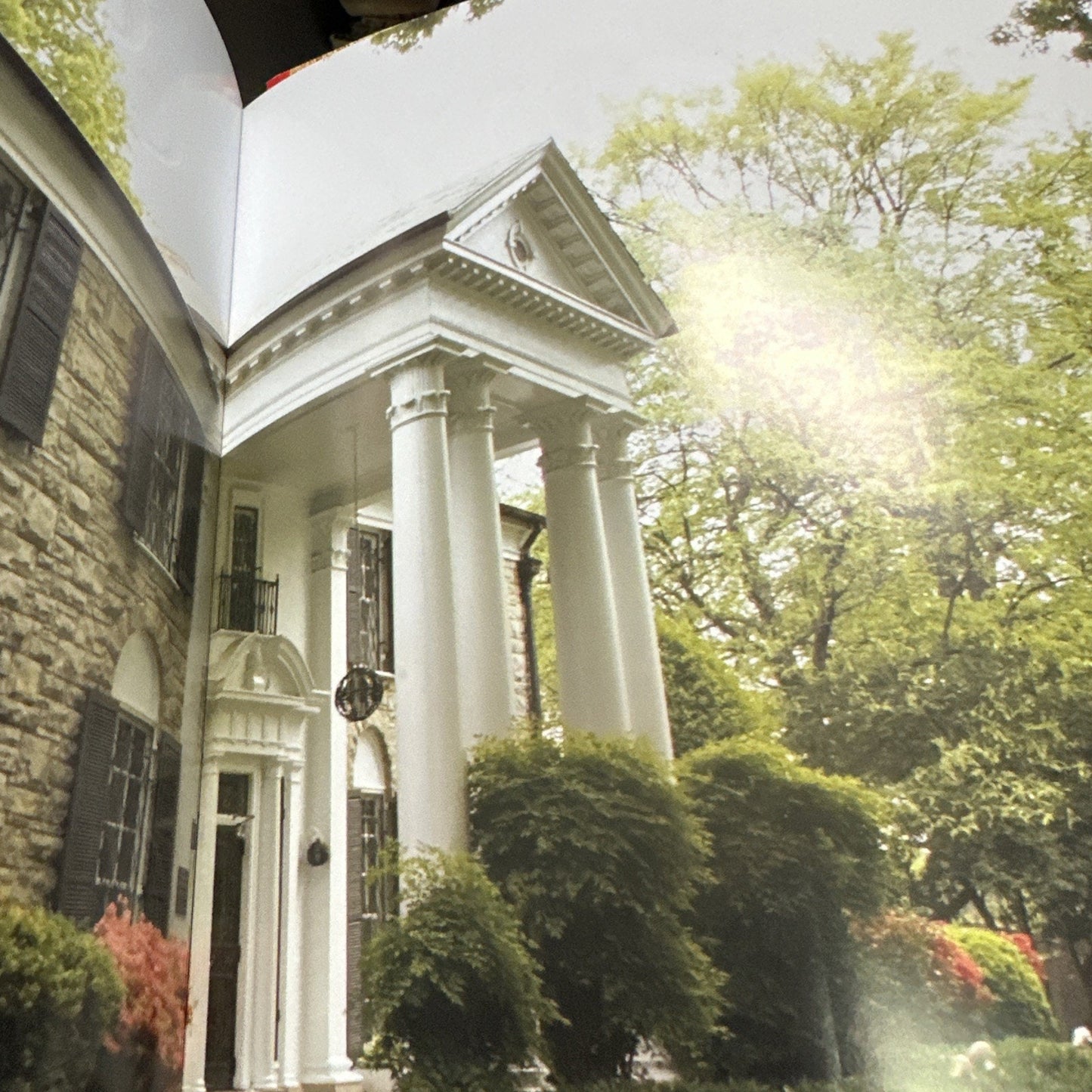 ELVIS PRESLEY’S GRACELAND Official Guide Third Edition