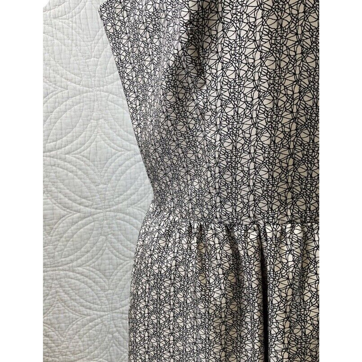 Pre-Owned Women’s Miss Wu Lace Print Silk Twill Dress, Cream & Black color, Sz 10