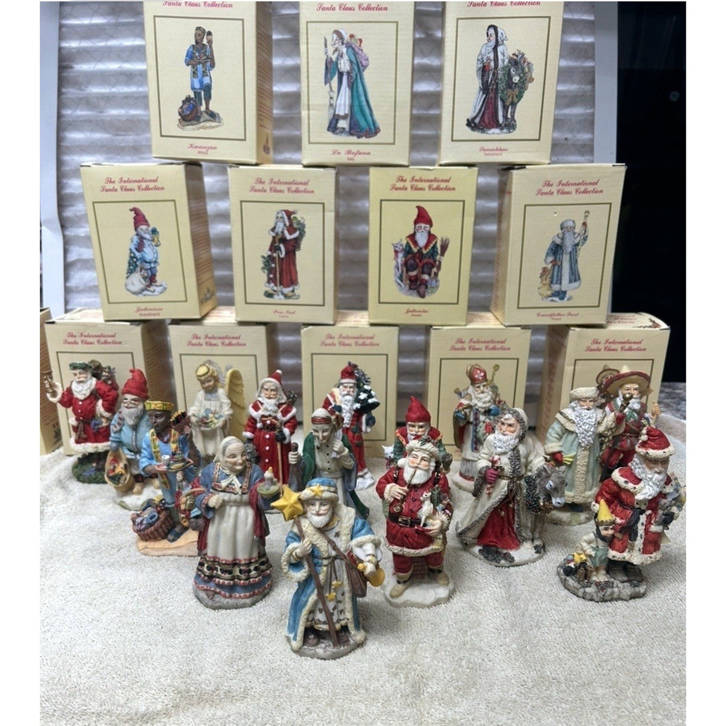 International Santa Claus collection of 16 Collectable Vintage Christmas