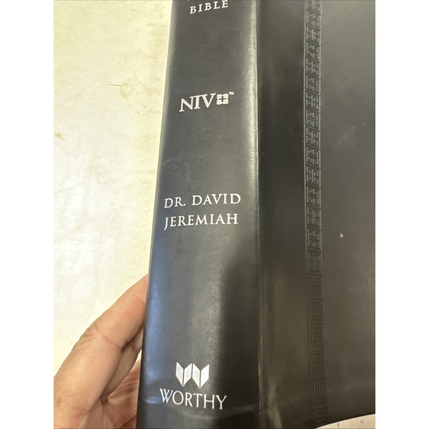 Jeremiah Study Bible, NKJV: Navy/Tan LeatherLuxe : What It Says. What It Means.