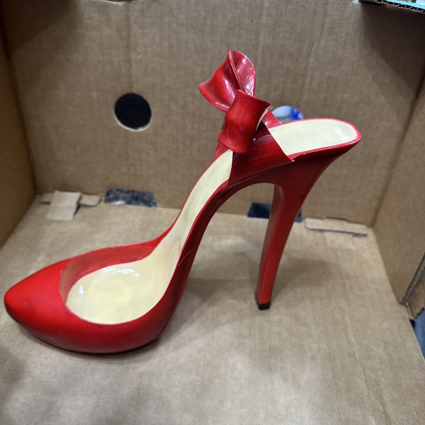 Red High Heel Stiletto Decorative Wine Bottle Holder