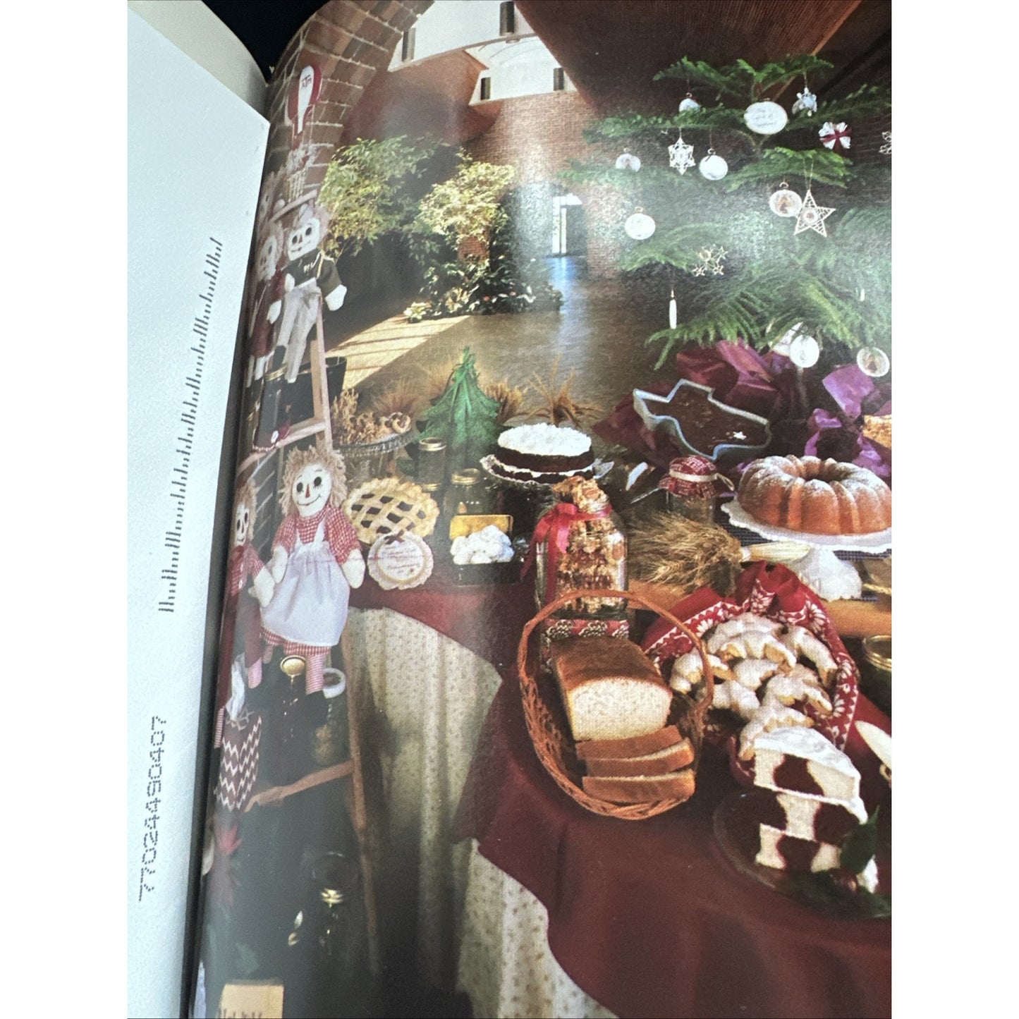 Hullabaloo in the Kitchen Dallas TX Aggie Moms Club Cookbook 1983 First Edition!