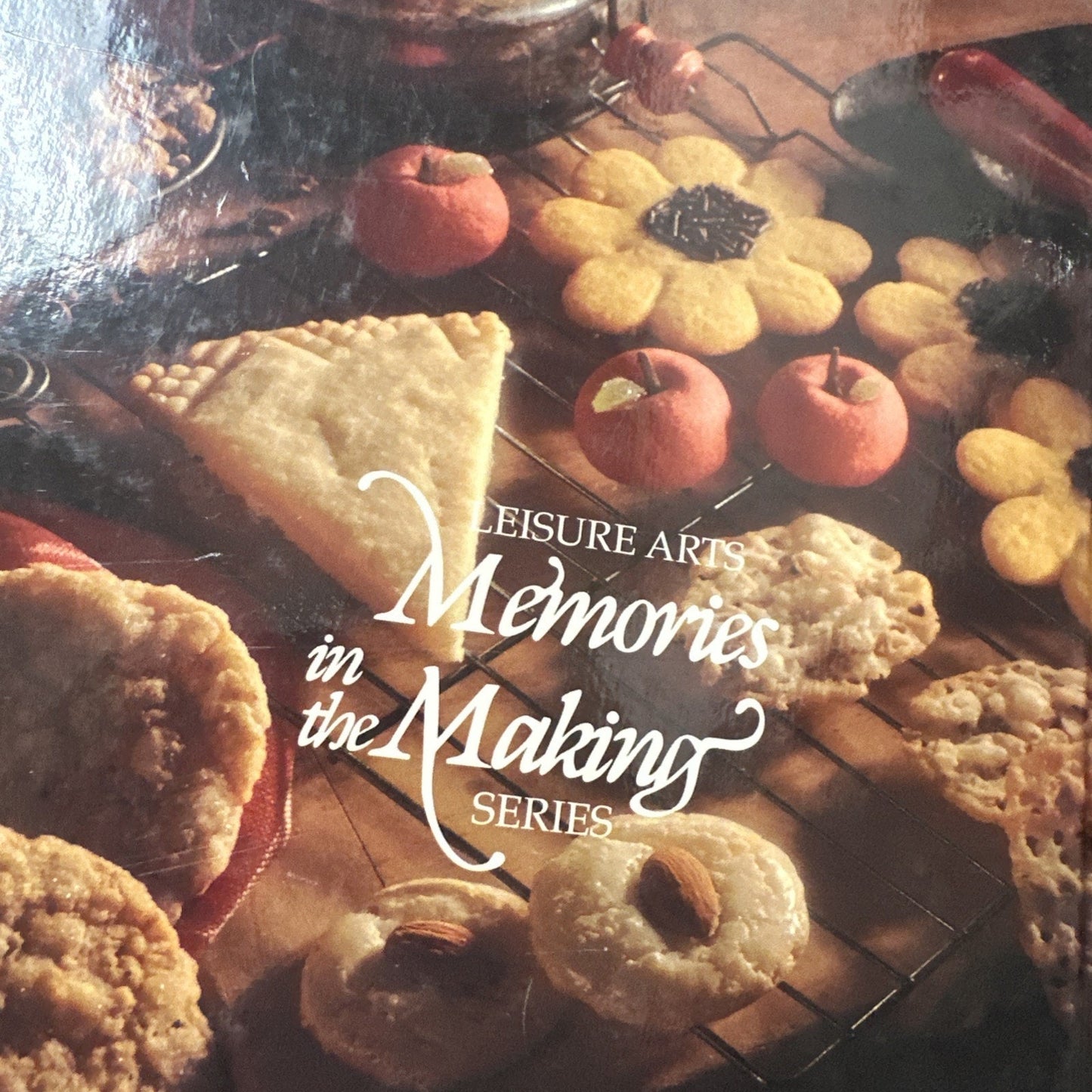 1995 Leisure Arts Memories in the Making Series The Cookie Jar Vintage Cookbook