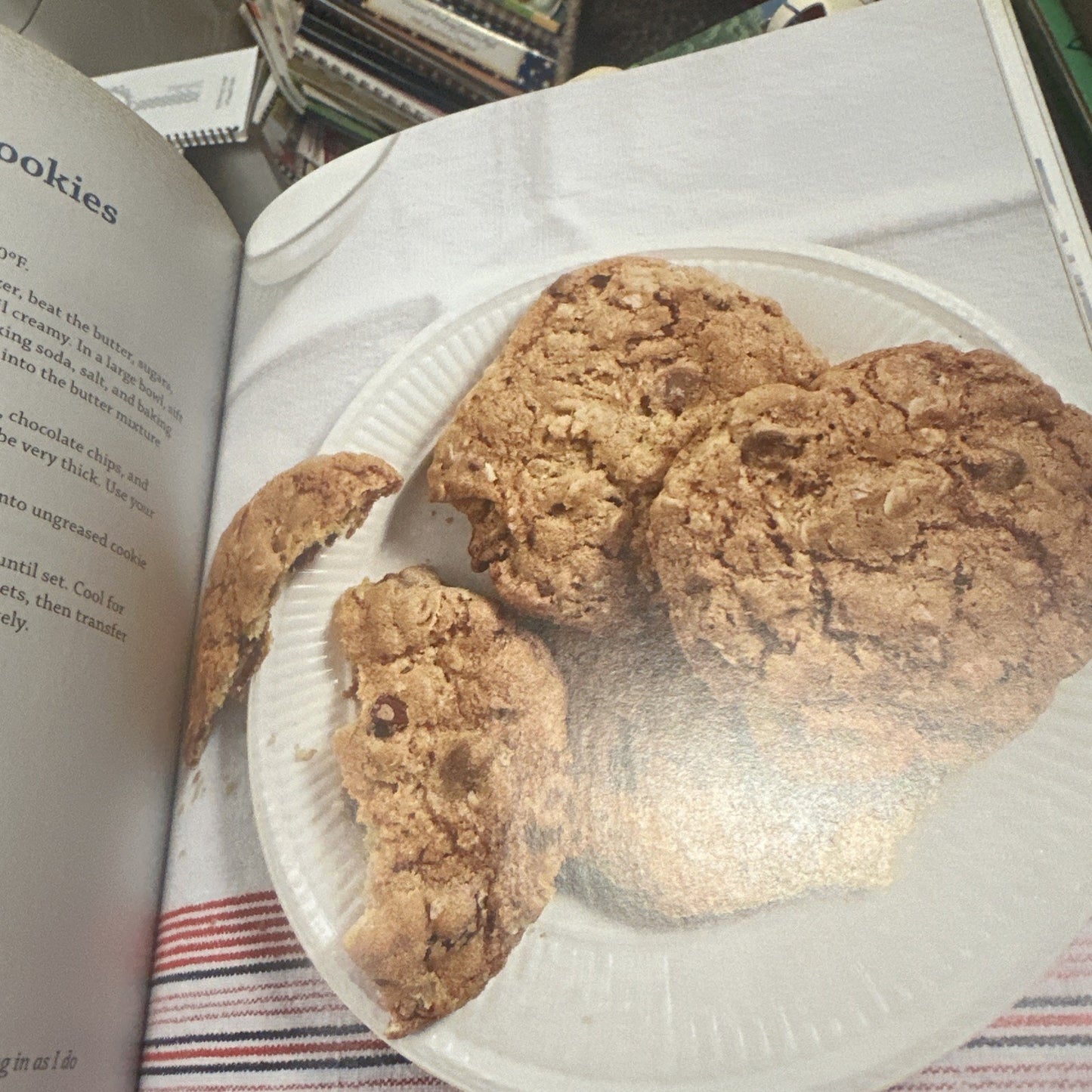 Miss Kay's Duck Commander Kitchen: Faith, Family, and Food--Bringing Our Home...
