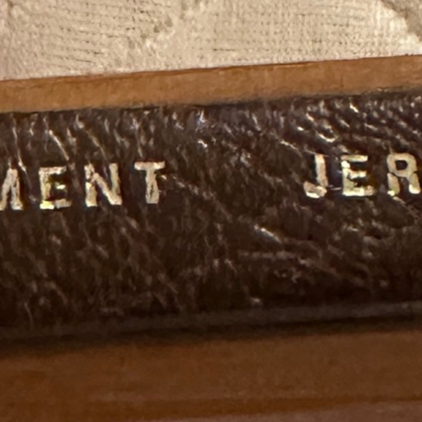 1989 Vintage Olive Wood Cover Red Letter New Testament