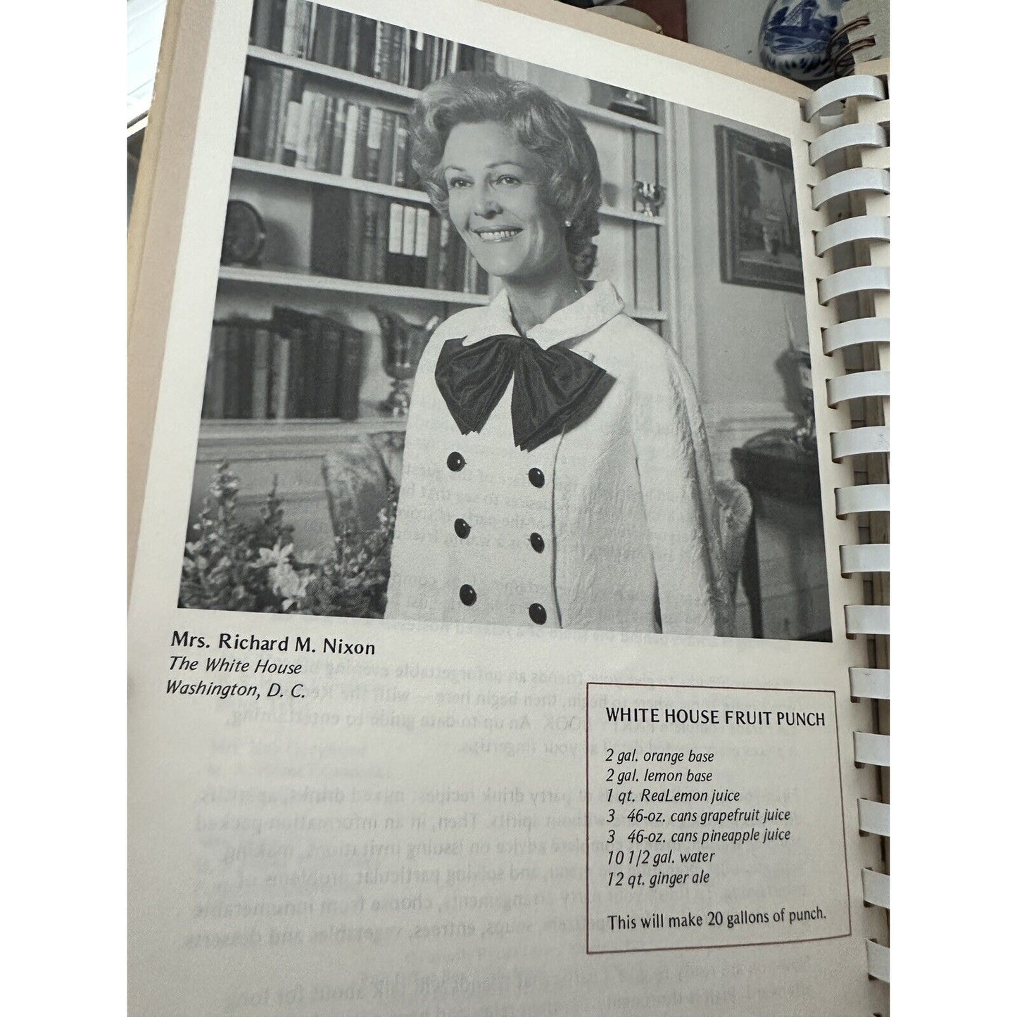 Recipes on Parade PARTY COOKBOOK Favorite Recipe of Military Officer Wives 1973