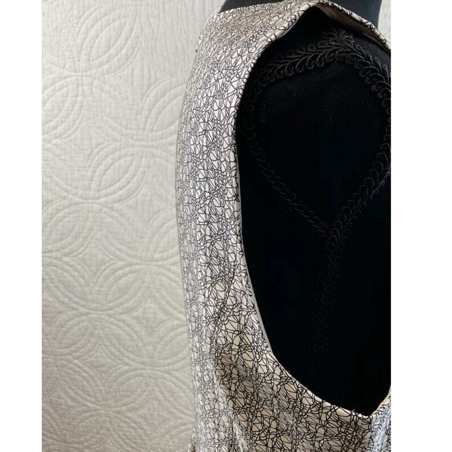 Pre-Owned Women’s Miss Wu Lace Print Silk Twill Dress, Cream & Black color, Sz 10