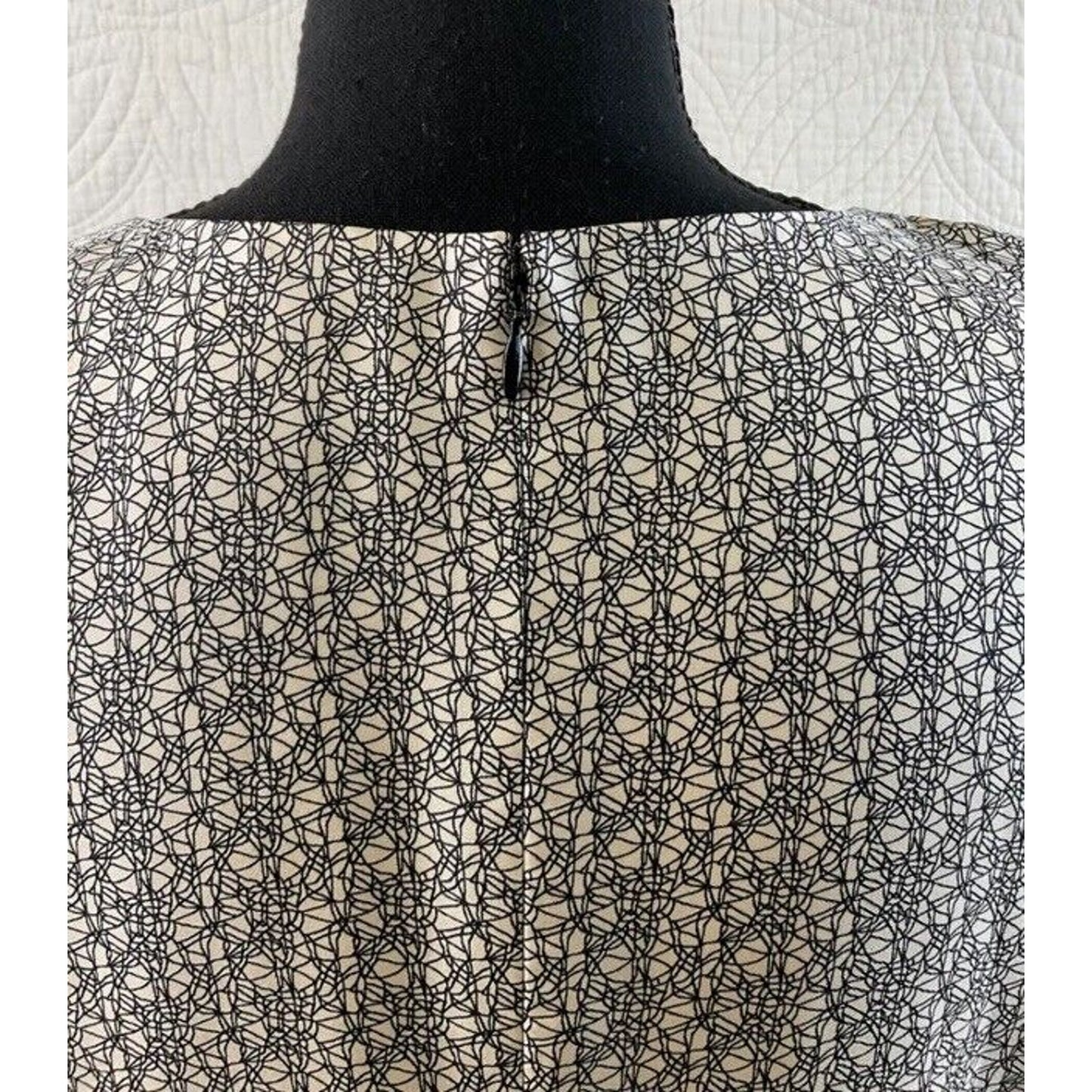 Pre-Owned Women’s Miss Wu Lace Print Silk Twill Dress, Cream & Black color, Sz 10
