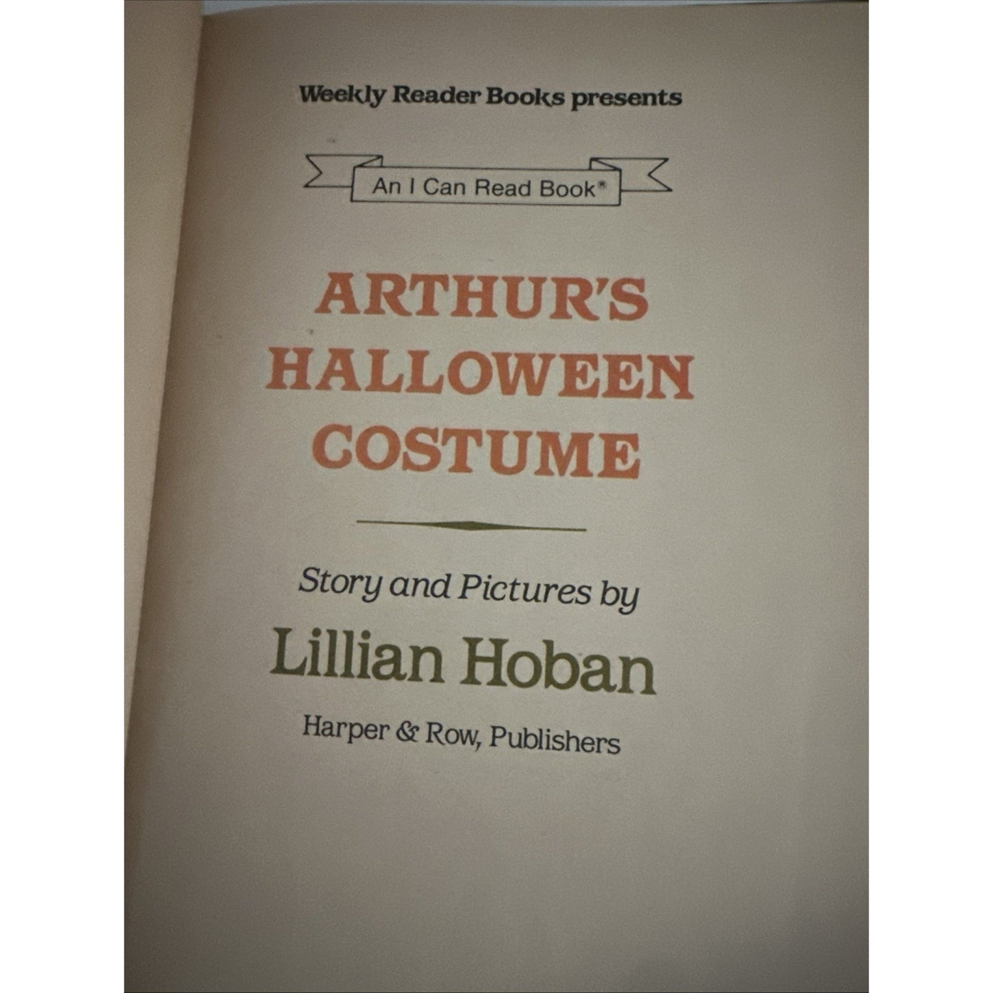 Arthurs Halloween Costume hard cover book, 1984, by Lillian Hoban, Illustrated