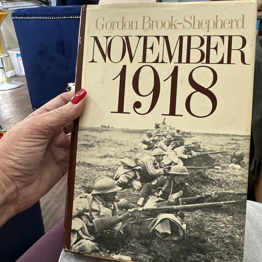 November 1918: The Last Act of the Great War by Gordon Brook-Shepherd HCDJ