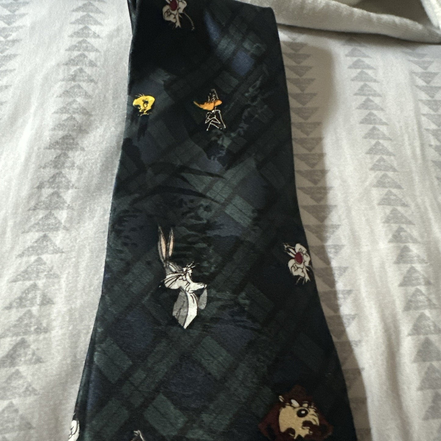 Looney Tunes Mania 1993 Necktie 100% Polyester EUC Bugs Bunny Daffy Tweety