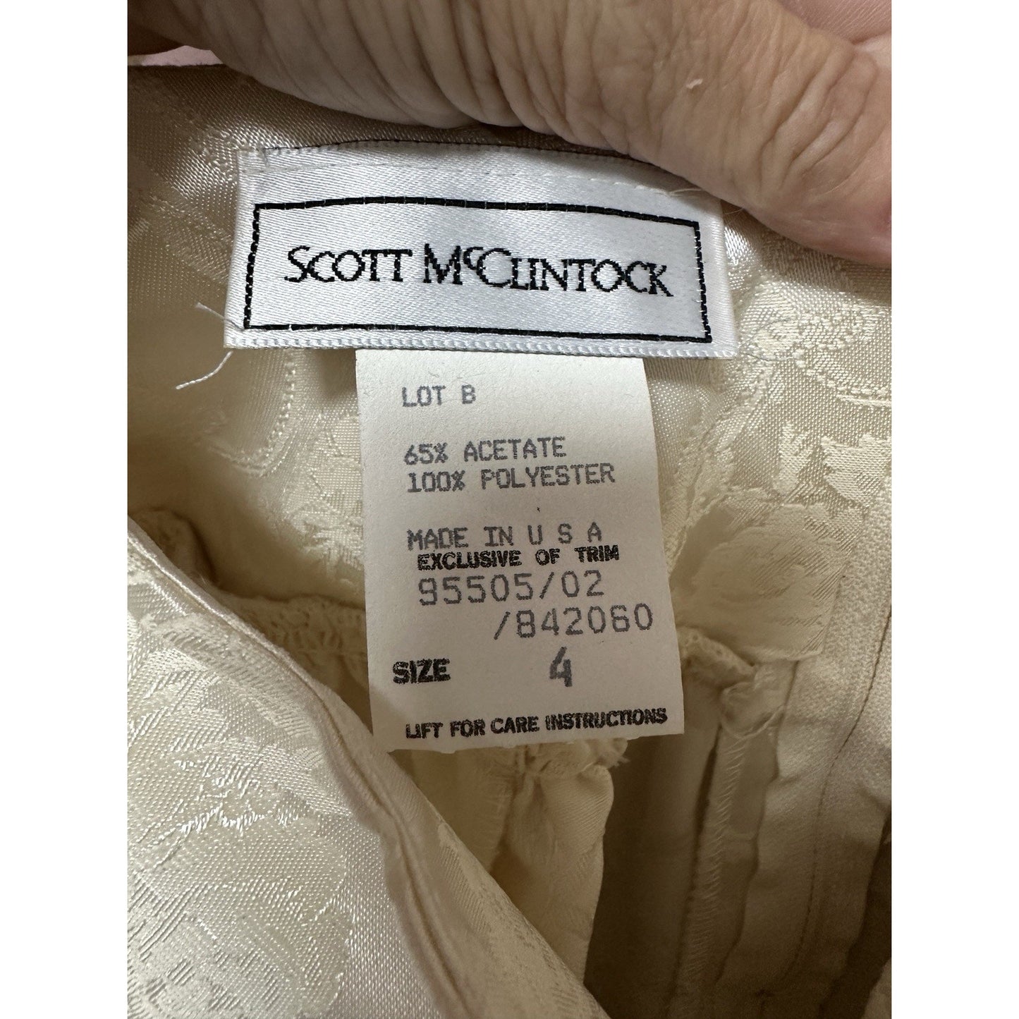 1980’s Scott McClintock 2pc Ivory Short Skirt Suit SZ 4 w/gold Flower Bow EUC