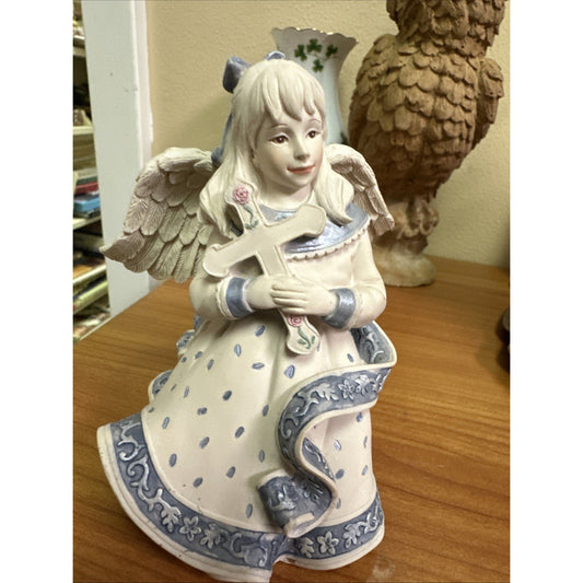 Sarah's Angels 2003 ANGEL WITH CROSS Figurine Linda Mae by Pavillion #02090
