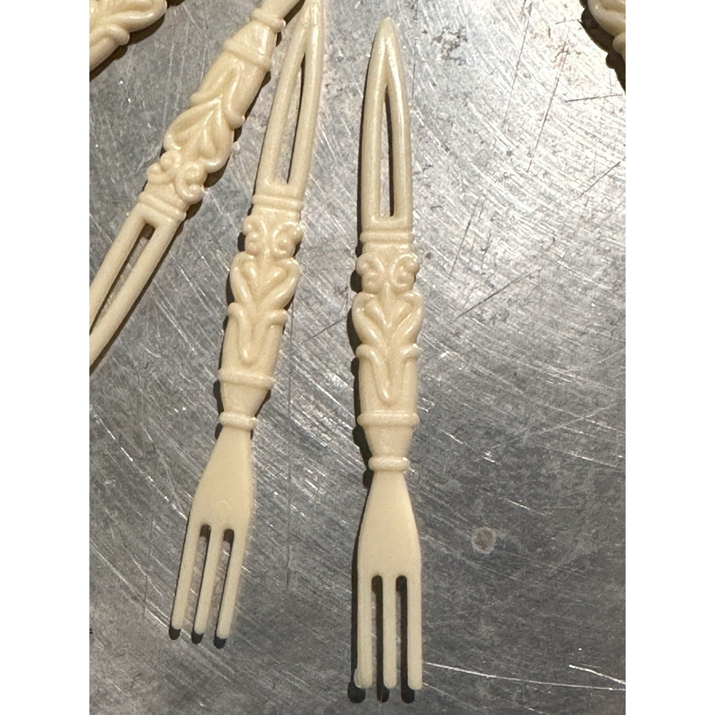 26 Vintage Cream Plastic Cocktail Picks In Container Barware Appetizers Forks