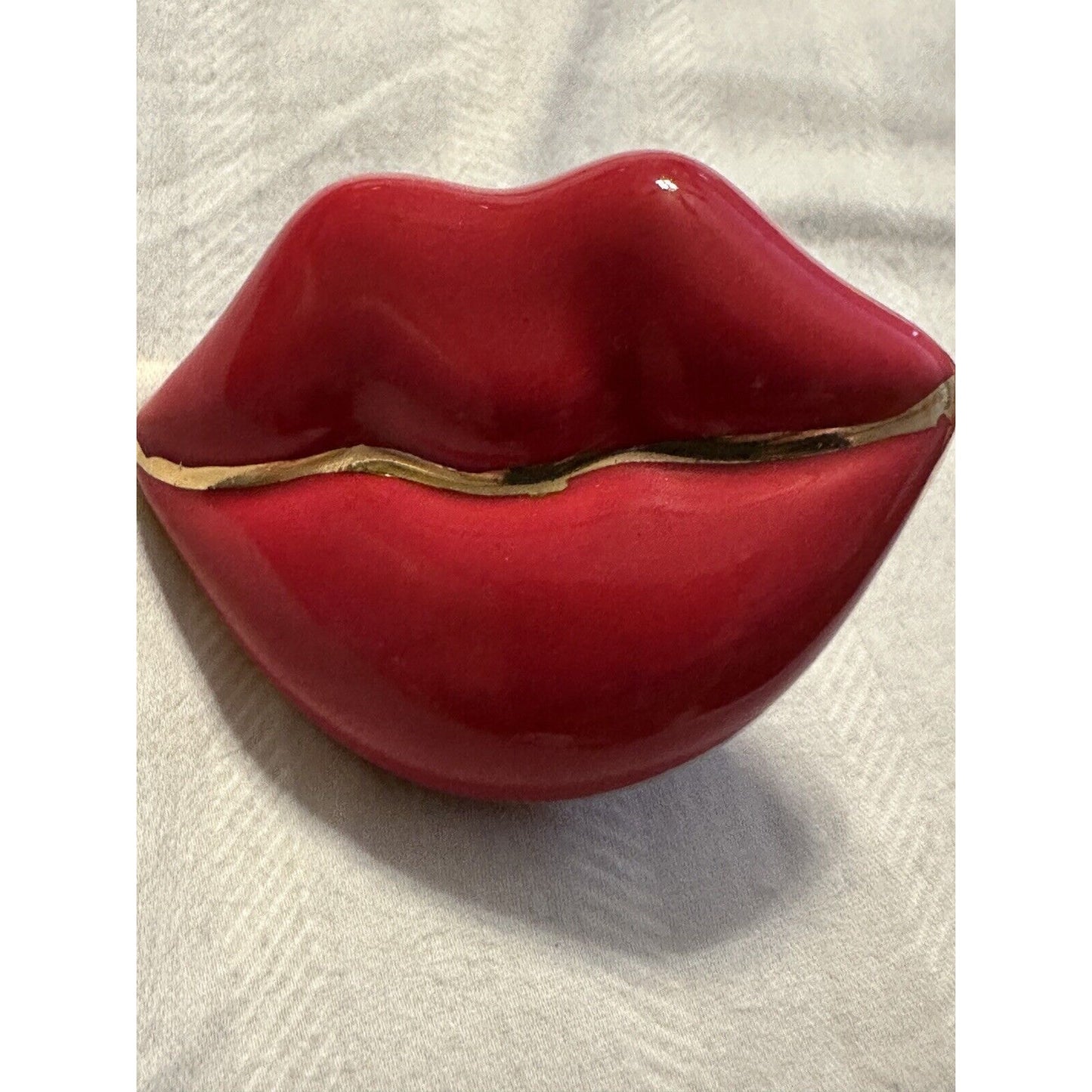 Nora Fleming A249 Smooches Valentine Red Lips Gold Trim Platter Charm -
