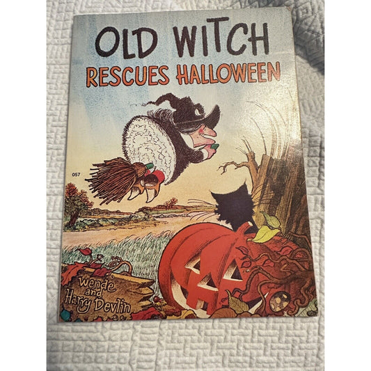 Old Witch Rescues Halloween Vintage Wende, Harry Devlin 1st Printing 1974