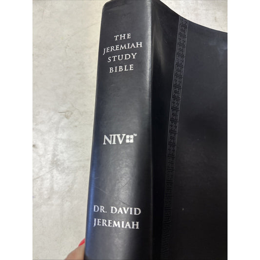 Jeremiah Study Bible, NKJV: Navy/Tan LeatherLuxe : What It Says. What It Means.