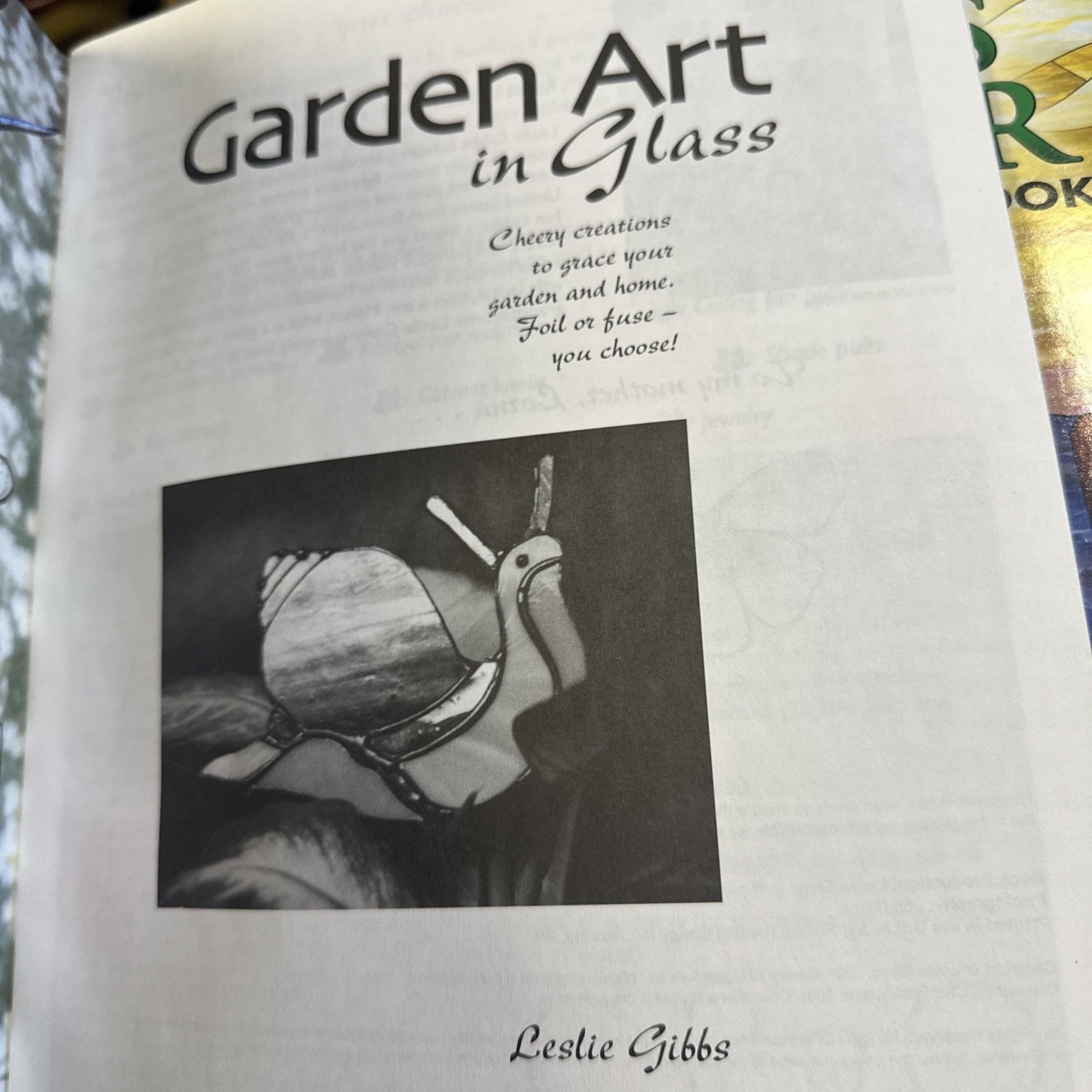 CKE Garden Art in Glass by Leslie Gibbs Stained Design Pattern Book 2001 OOP