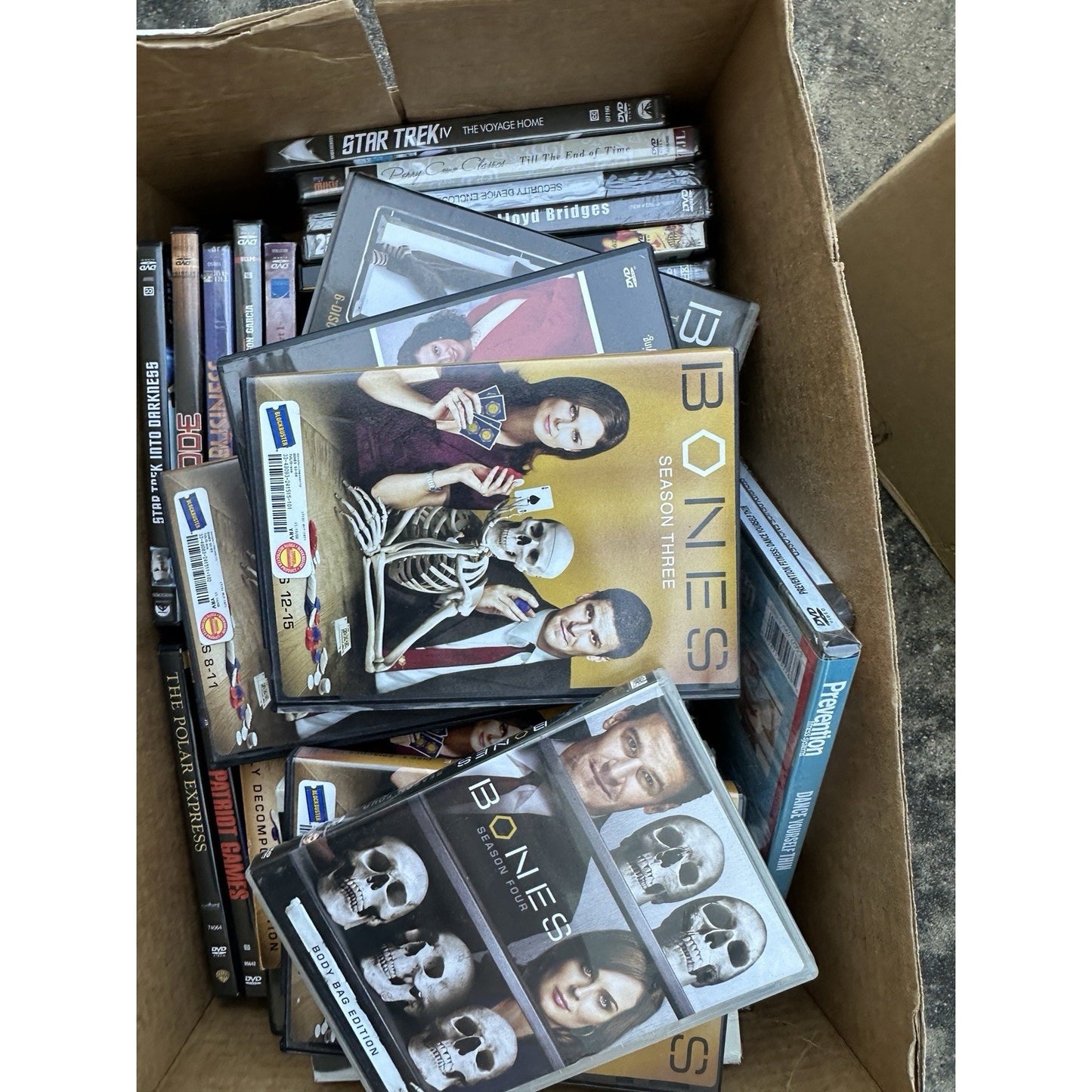 100 DVD movies! Wholesale assorted Used DVD Lot in great condition with cases!