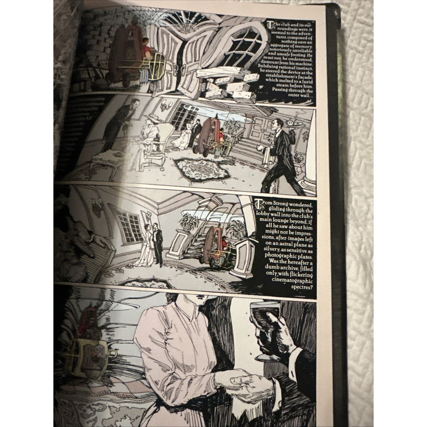 Tom Strong Deluxe Edition Volume 1 (2009) Alan Moore