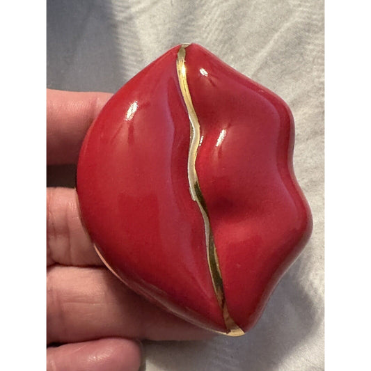 Nora Fleming A249 Smooches Valentine Red Lips Gold Trim Platter Charm -