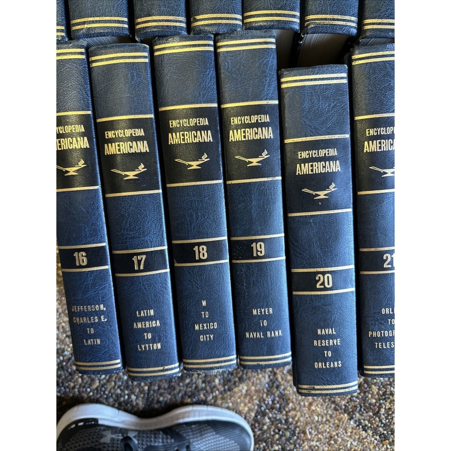 encyclopedia Americana set 1970 Vol. 1-30