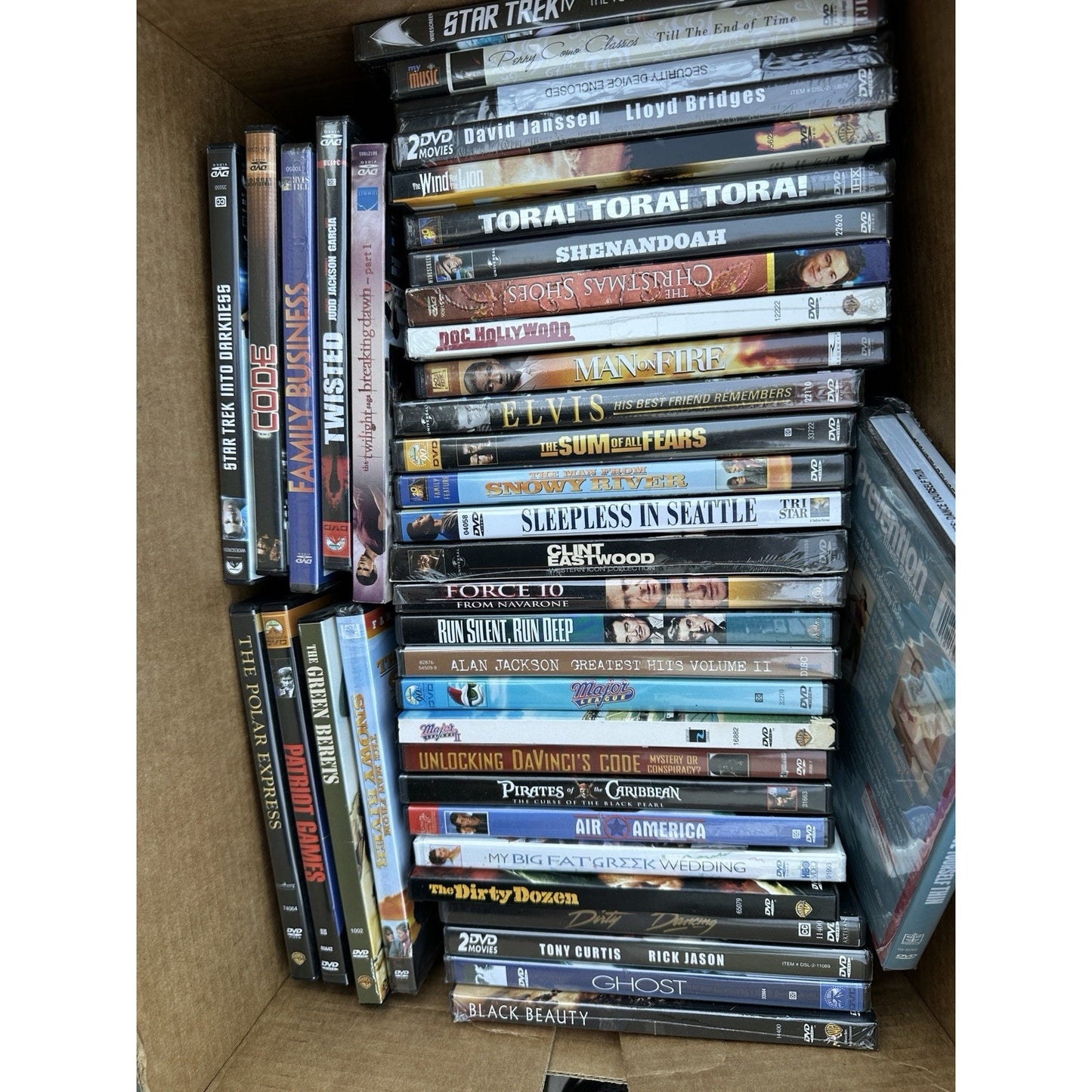 100 DVD movies! Wholesale assorted Used DVD Lot in great condition with cases!